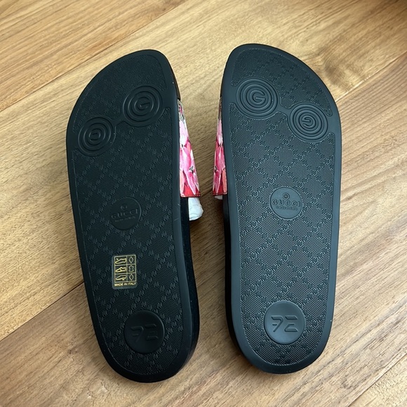 ❌SOLD❌ AUTHENTIC GUCCI BLOOM SLIDES - Picture 2 of 8